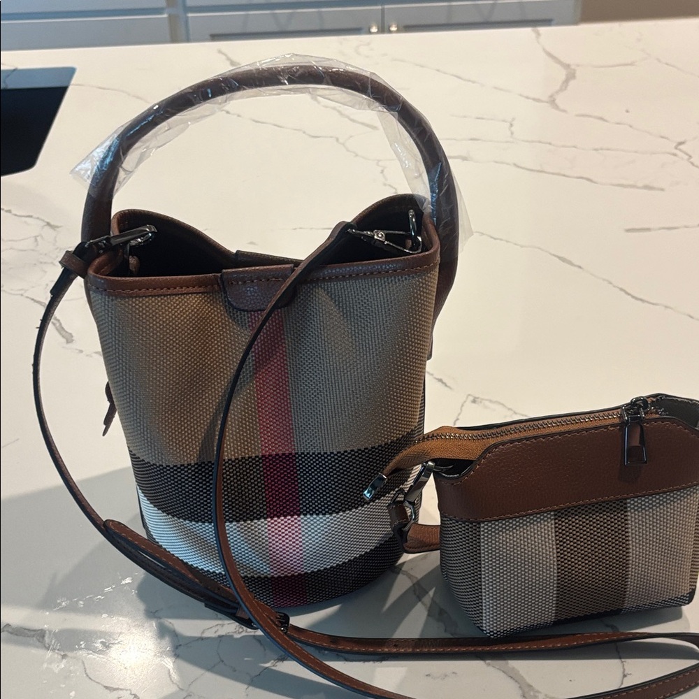 Bucket Bag Stylish Checkered Crossbody Bag with Brown Accents - Picture 3 of 16